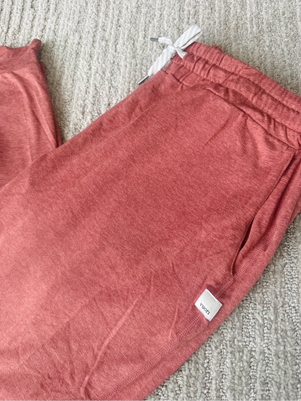 Vuori Performance Joggers in rust color